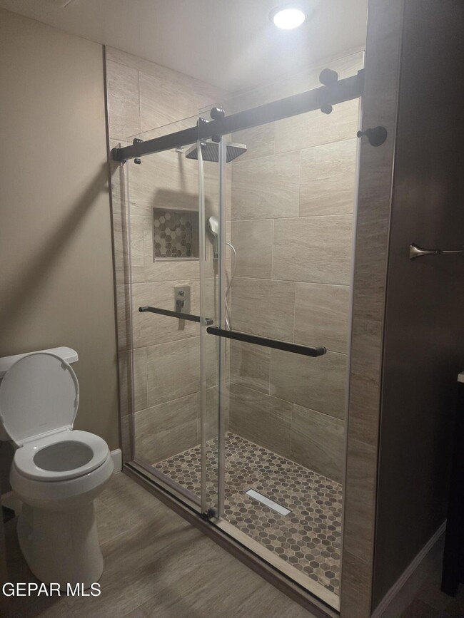 Building Photo - 15000 Ashford St