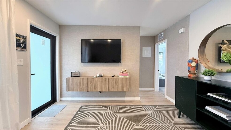 Building Photo - 433 NW 15th Way