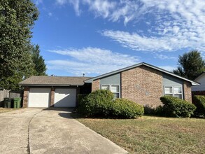 Building Photo - 828 Euclid St