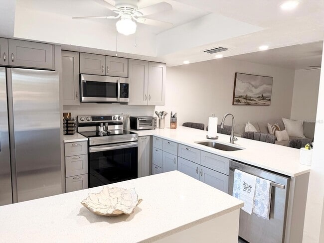 Building Photo - 5027 SW 16th Pl