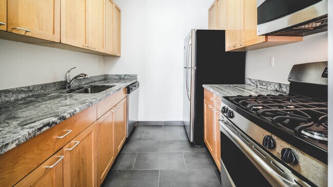 Building Photo - 305 W 50th St