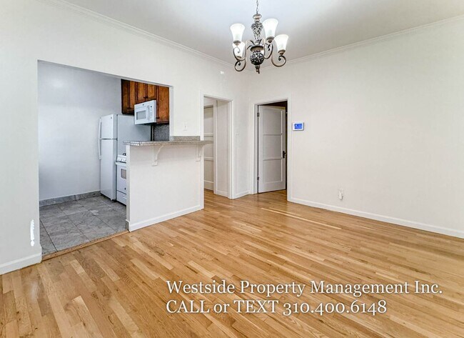 Building Photo - 1435 N Las Palmas Ave