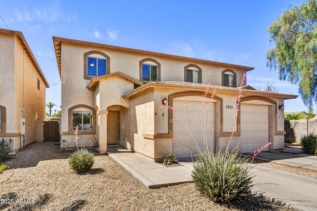 Primary Photo - 3805 E Earll Dr