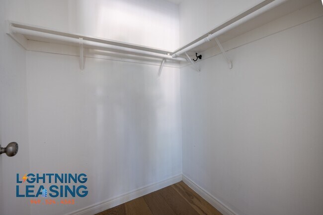 Building Photo - 14201 Victory Blvd