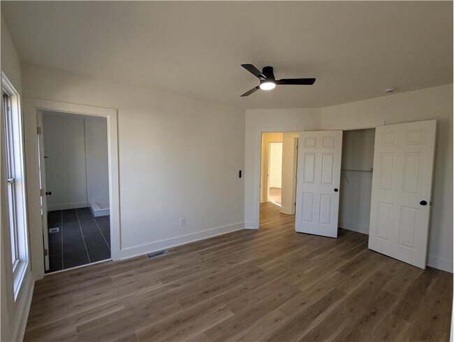 Building Photo - 619 Carpenter St