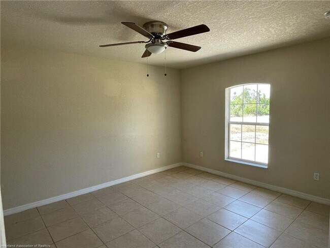 Building Photo - GREAT LOCATION! GREAT PRICE!  3 Bedroom, 2...