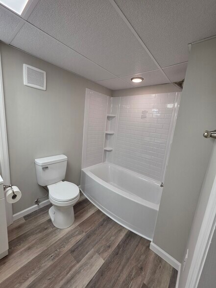 Building Photo - 1110 Pines Rd