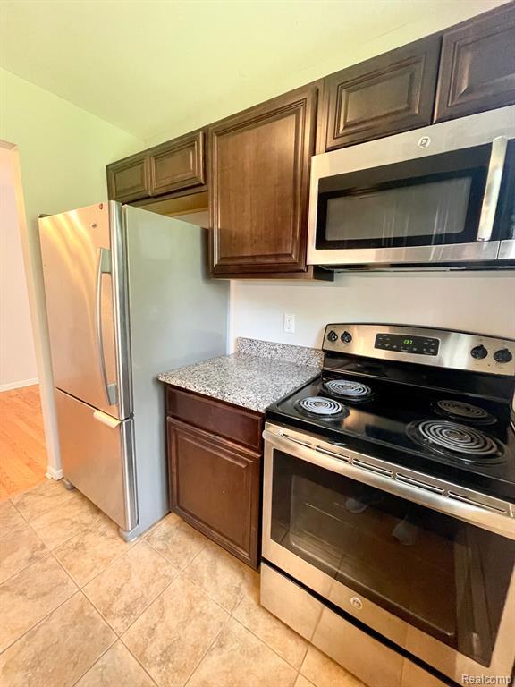 Building Photo - 525 Fairbrook St