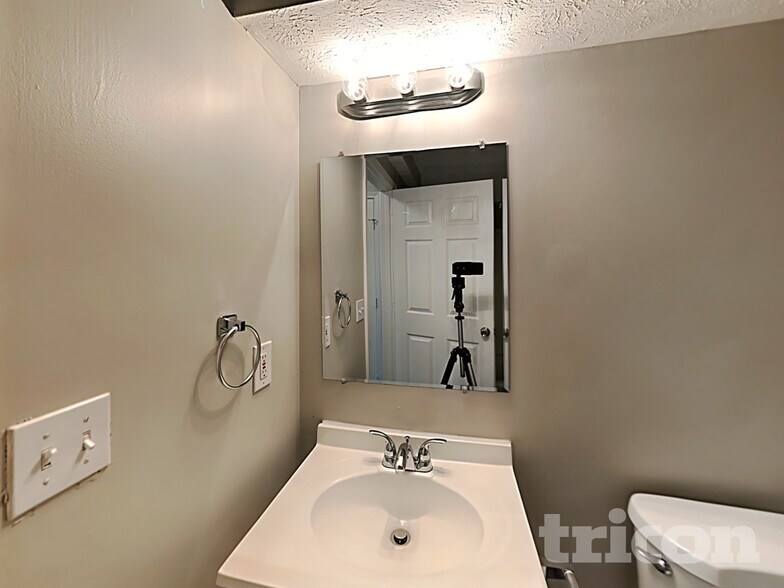 Building Photo - 11728 Spring Lake Way