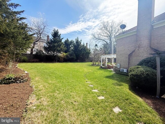 Building Photo - 9809 Hall Rd