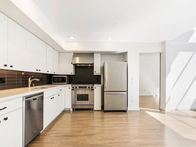 Building Photo - Fully renovated 2 level/2 bed/2 bath pearl...