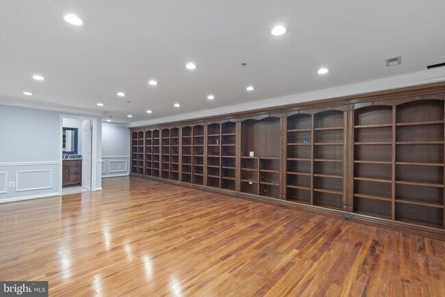 Building Photo - 1725 Gatehouse Ct