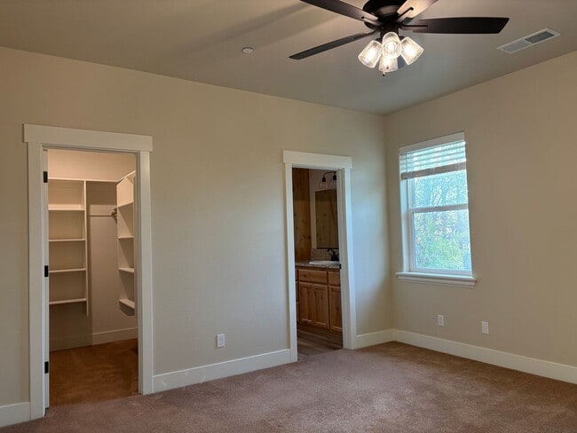 Building Photo - 5619 Cherry Ln