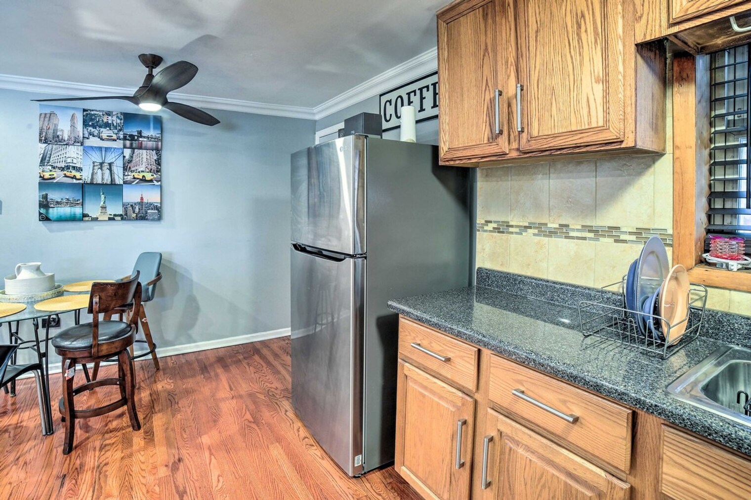 Building Photo - 701 S Central Park Ave