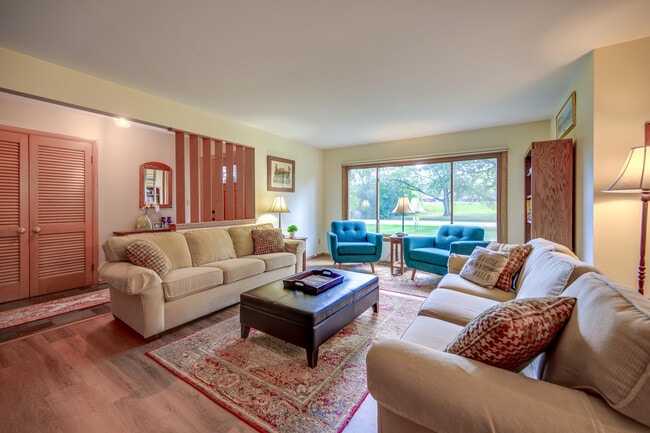 Building Photo - 2820 St James Ln