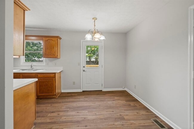 Building Photo - 1204 Derek Dr