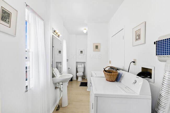 Building Photo - 854 N High St