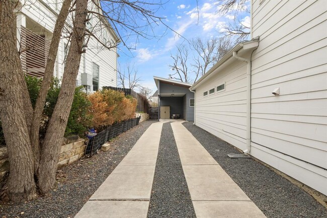 Building Photo - 1703 Perez St