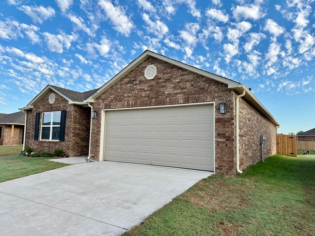 Building Photo - 4 bedroom 2 bath 2 car garage - Bixby Schools