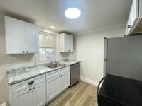 Building Photo - 16 Avon St