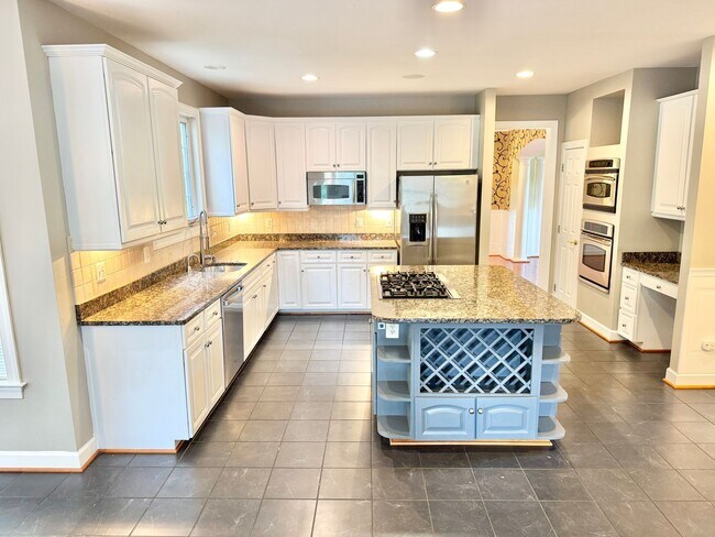 Building Photo - GORGEOUS FORMER MODEL HOME - MINUTES TO QUANTICO