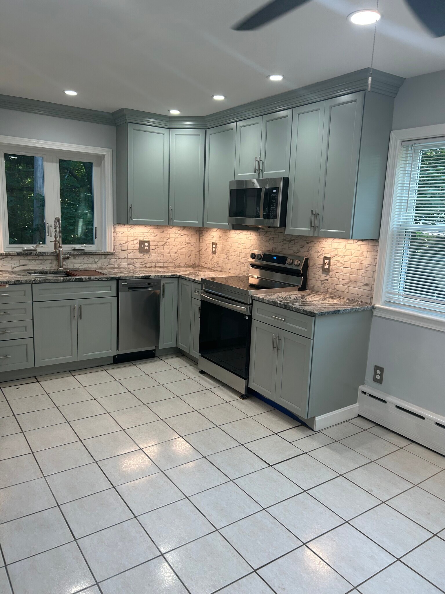Building Photo - 1250 Gardners Neck Rd