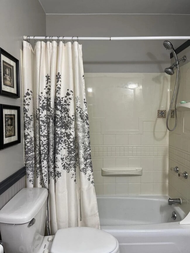 Building Photo - 1909 Robin Rd