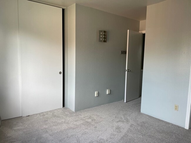 Building Photo - Kulalani Village - Right Next to Kapolei E...