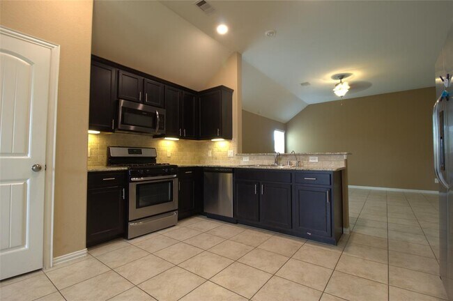 Building Photo - 16519 Regal Exeter Dr