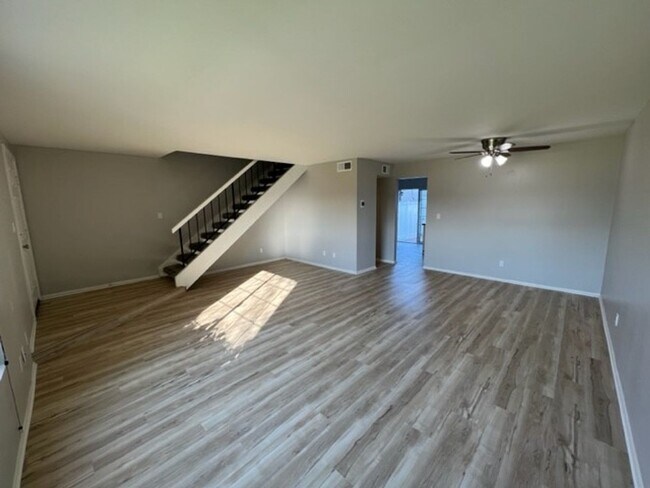 Building Photo - Beautiful 3 Bedroom + 1.5 Bath Townhouse in highly desirable Briarcliffe community!