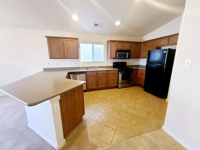 Building Photo - 3 bed 2 bath home in Huning Ranch.  MOVE I...