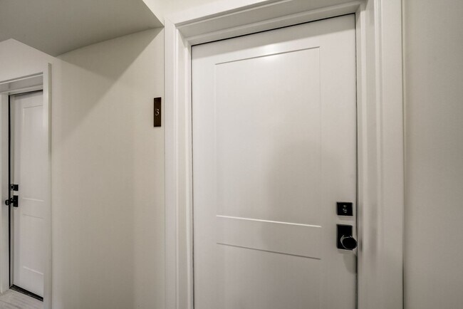 Building Photo - 620 S 8th St