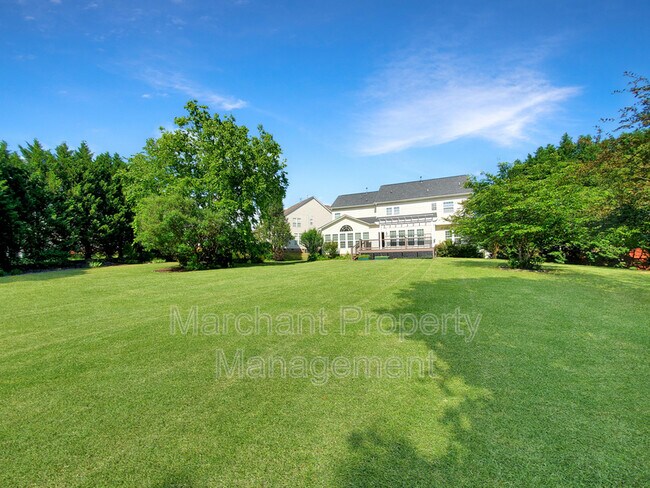 Building Photo - 15 Silverthorn Ct