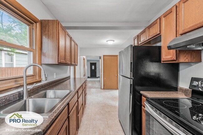 Building Photo - Recently Remodeled 2 Bedroom Home