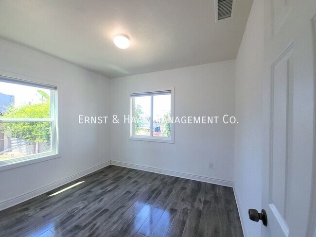 Building Photo - 12 53rd St