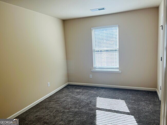 Building Photo - 261 Stillwood Dr