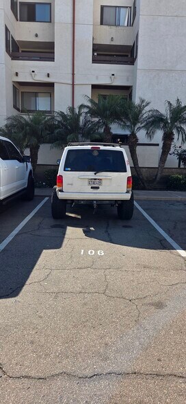 Building Photo - 376 Center St