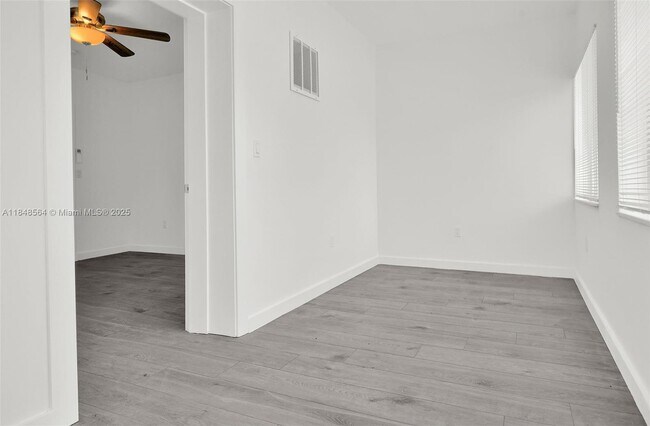 Building Photo - 600 NW 25th Ct