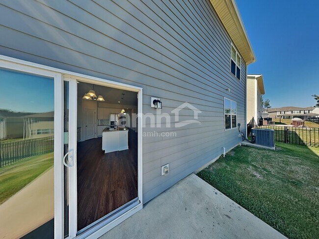 Building Photo - 2573 Highwood Blvd