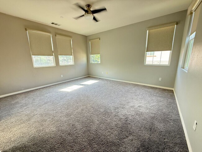 Building Photo - 24122 Village Cir Dr
