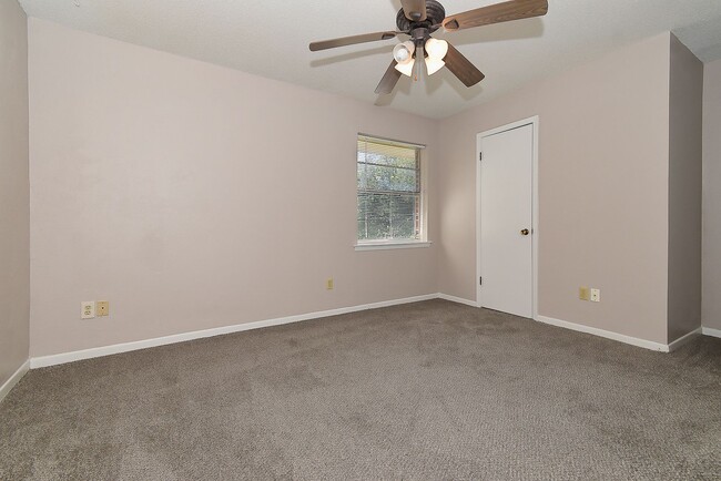 Building Photo - 1208 Yellowstone St