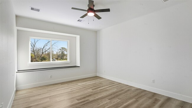 Building Photo - 1313 Knight St