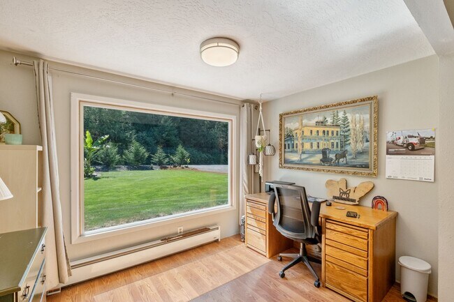 Building Photo - Rare Home on Creek Front Property!