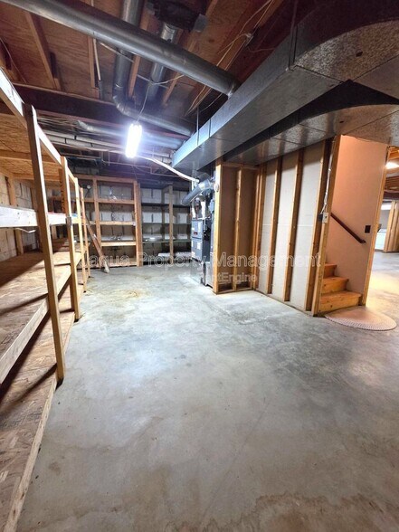 Building Photo - 6660 Pine Rd