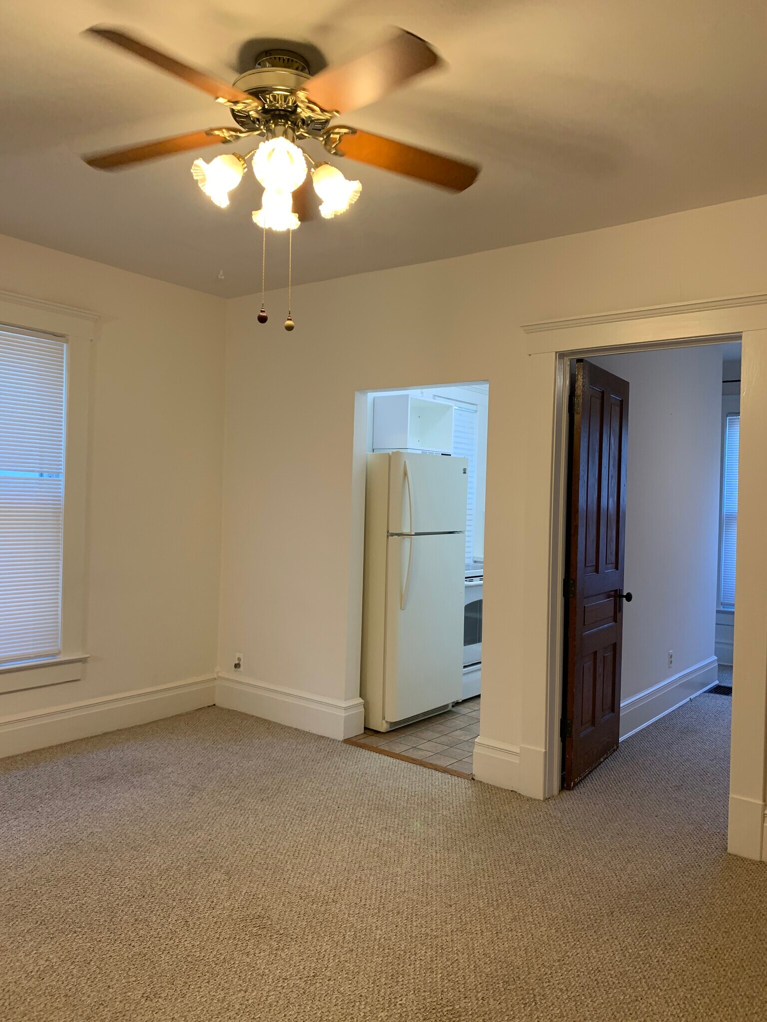 Building Photo - 118 N Thayer St