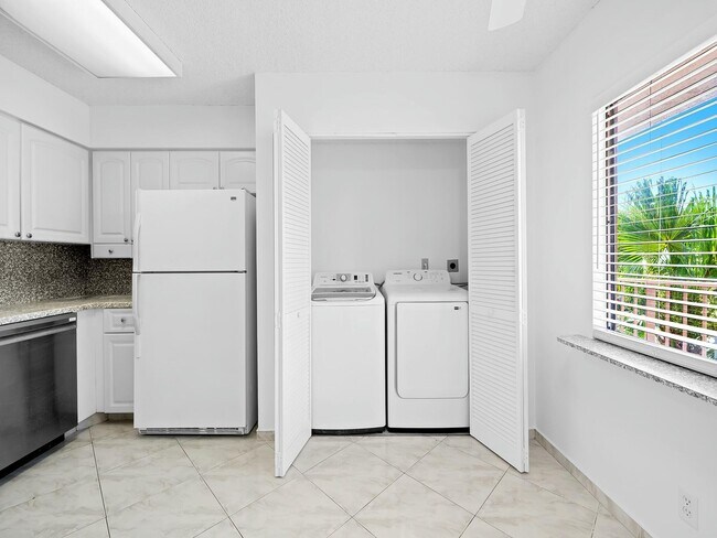 Building Photo - 7321 Amberly Ln