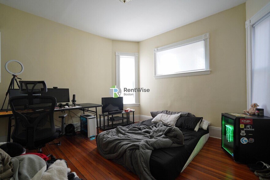 Building Photo - 795 Columbia Rd