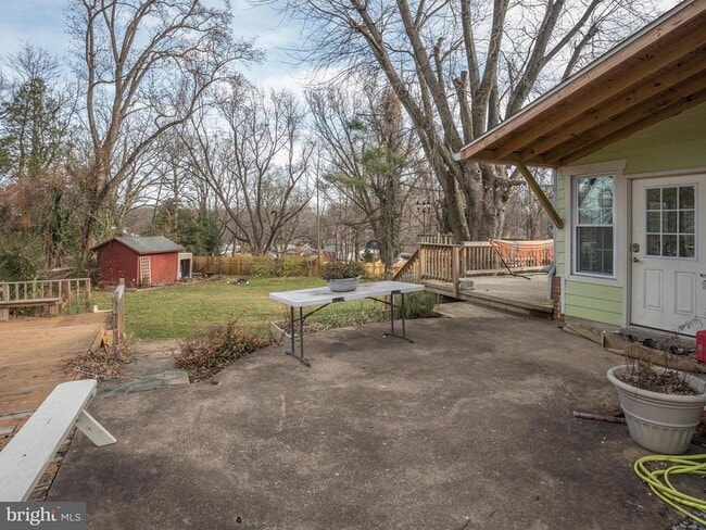 Building Photo - 3933 Fairview Dr