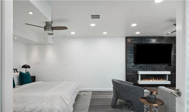 Building Photo - 8620 E San Miguel Ave