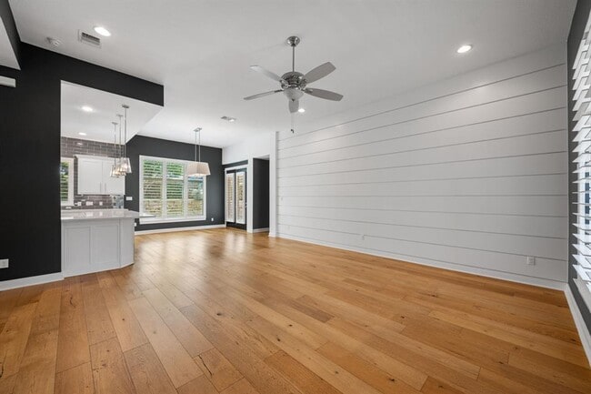 Building Photo - 13708 Golden Wave Loop